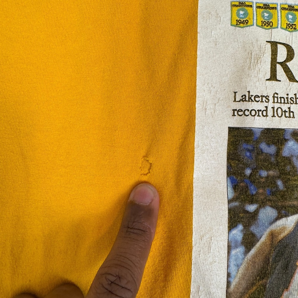 VTG Y2K NBA Finals Champions LA Lakers Ring It Up Newspaper Shirt Mens XL Yellow - Picture 4 of 6